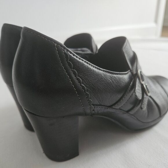 CLARKS Boots Womens 8.5 Black Genuine Leather Ankle Block Heels ARTISAN Stanhope - Picture 9 of 9